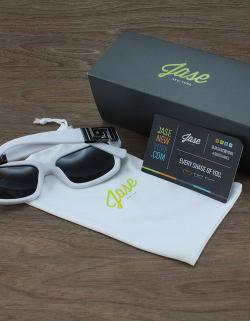 Load image into Gallery viewer, Jase New York Victor Sunglasses in Matte White